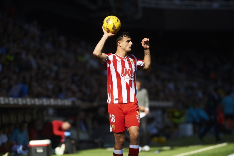 皇冠体育投注-记者：米兰右后卫目标布比利前途光明，有望进国家队接班卡瓦哈尔