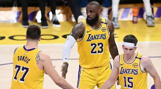 皇冠体育投注-弄巧成拙：湖人对詹姆斯的冷落或引发东契奇的续约忧虑