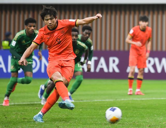 皇冠体育平台-马德兴：命运捉弄中国足球 久帅经验浅国青有硬伤